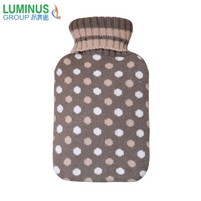 2020 popular knitted hot water bottle bag cover with dots and heart decoration